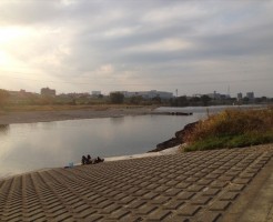 多摩川で声楽レッスン