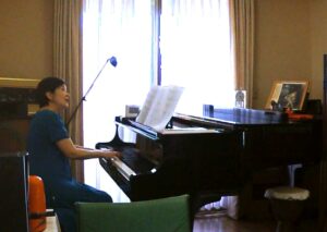 シャンソン弾き語りのレッスン風景