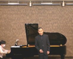 TNTさんの歌う姿