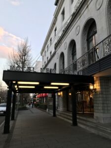 ホテルニューグランド正門風景