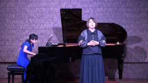 阿部千恵子さんが日本語歌詞によるラヴェルのステファヌ・マラルメの3つの詩を歌いました。